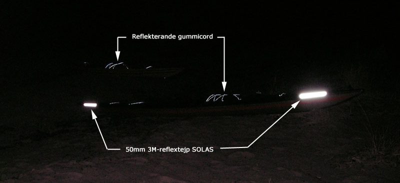 bild i mörker på reflextejp och cord