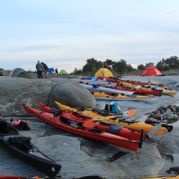 kajaker på klippa